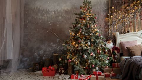 أفكار مبتكرة لتزيين شجرة الكريسماس وتوفير الوقت والمال