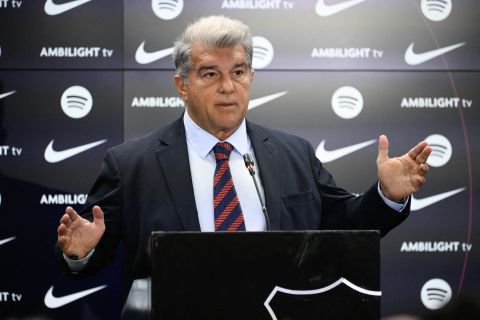 لابورتا يفتح الأبواب: رئيس برشلونة يكشف تفاصيل زيارة ميسي المفاجئة للكامب نو