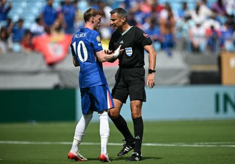 ذكريات مريرة تثير القلق: السلوفيني فينتشيتش حكماً لقمة تشيلسي وبرشلونة