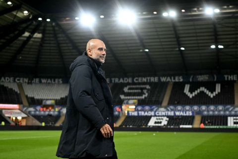 قرار مفاجئ من غوارديولا يهز مانشستر سيتي قبل موقعة دوري الأبطال