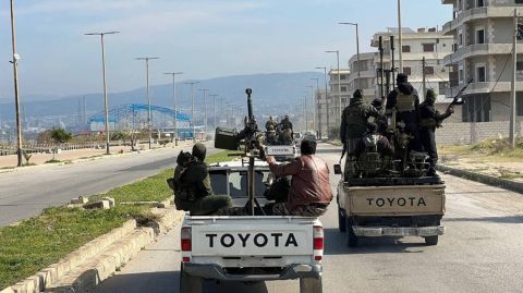 فيديو: وصول متهمين انتهاكات الساحل إلى المُحاكمة