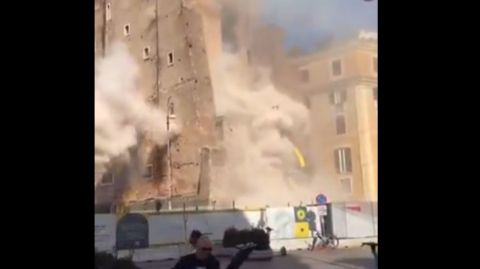 فيديو: لحظة إنهيار برج صادمة في روما