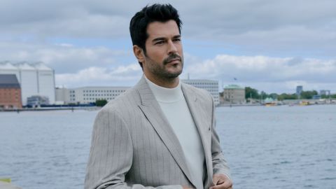 Burak Özçivit steps into the spotlight with first one-man play