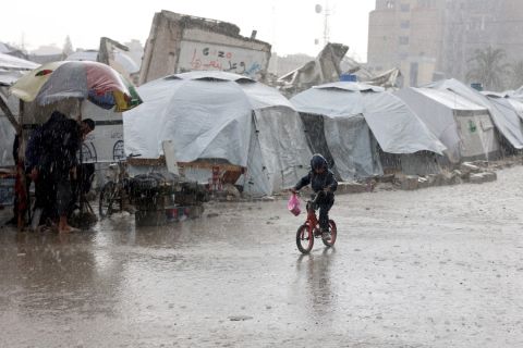 Gaza's misery continues: 17 buildings collapse due to storms