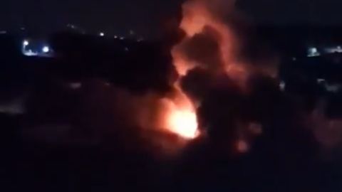 الصور الأولى لغارات إسرائيلية عنيفة على جنوب وشرق لبنان 