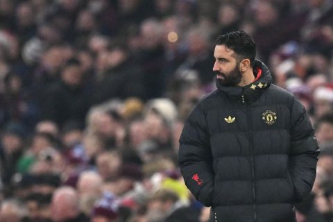 قائمة من العيار الثقيل: مانشستر يونايتد يضيف 3 مدربين دوليين لخلافة أموريم