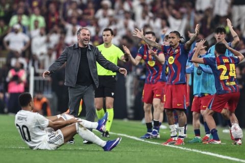 عبقرية فليك التكتيكية: كيف حسم برشلونة كلاسيكو السوبر وأرهق ريال مدريد؟