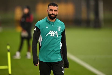 سلوت يلمح لقرار كبير بشأن محمد صلاح قبل مواجهة مارسيليا