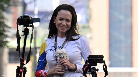 فيديو: الشرع يتسوق في دمشق مستخدماً العملة الجديدة