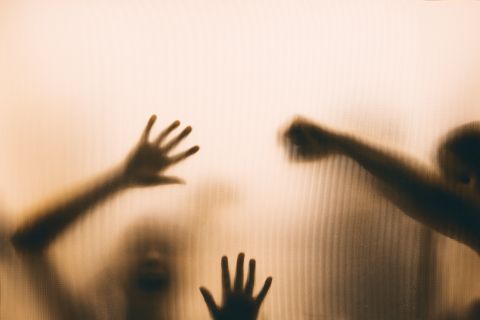 مصر: حبس رجل أعمال ومدير دار أيتام بتهمة الاتجار بالبشر