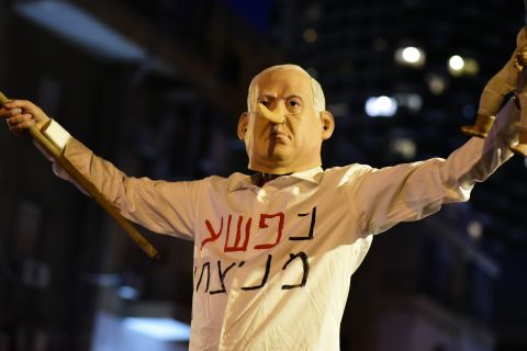 اعتقال موظف كبير في مكتب نتنياهو وتحويله للتحقيق