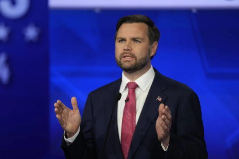 نقل آلاف المعتقلين من 