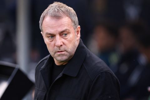 لغة الأرقام تكشف المعضلة التي تؤرق فليك في دفاع برشلونة