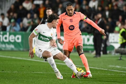 فليك يطمئن جماهير برشلونة بعد تبديل رافينيا وكوندي