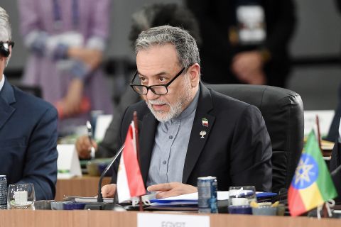 عراقجي برسالة للعالم: إيران ثابتة على مواقفها