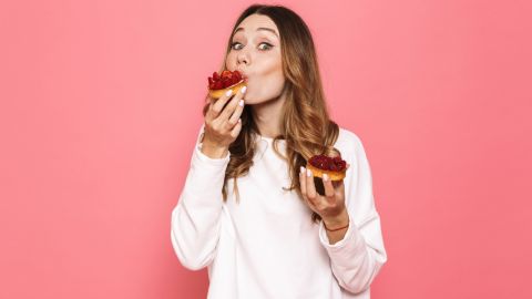 تفسير رؤية تناول الكيك في المنام للعزباء