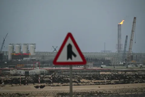 Iran hits Qatar’s Ras Laffan after South Pars strike