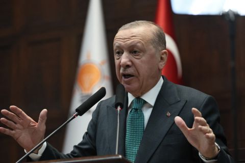 Netanyahu seeks Lebanon talks under fire, as strikes continue despite ceasefire push