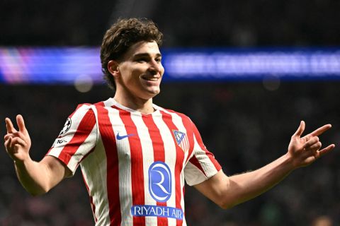 برشلونة يحدد شروطاً صارمة لضم ألفاريز من أتلتيكو مدريد