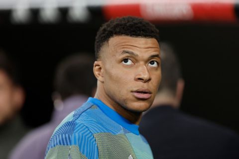 كواليس الفضيحة الطبية: كيف تعامل ريال مدريد مع الخطأ الكارثي في تشخيص إصابة مبابي؟