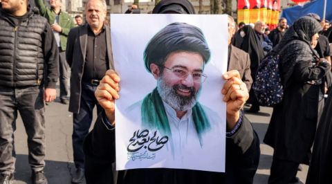 منافق ومهووس بنهاية العالم.. وصف زميل الدراسة للمرشد الجديد