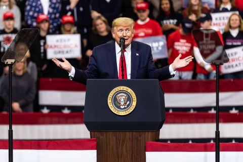 ترامب في موقف محرج بعد تكذيب 