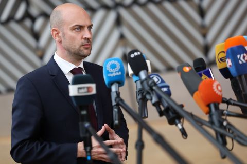 فرنسا تبدأ إجلاء مواطنيها من الشرق الأوسط