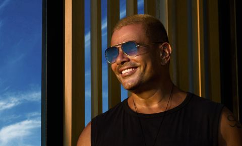 ما سرّ سعر تذكرة المليون جنيه لحفل عمرو دياب في القاهرة؟