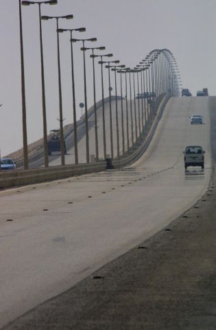 Iranian strikes force closure of Saudi–Bahrain King Fahd causeway