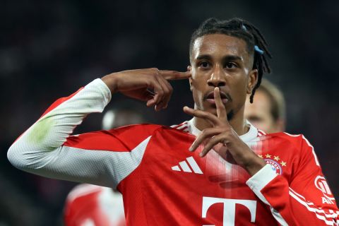 محمد صلاح يتصدّر الترند مع ابنتيه في ملعب ليفربول.. شاهد الصور