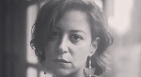 الحزن يخيم على منة شلبي بعد وفاة والدها