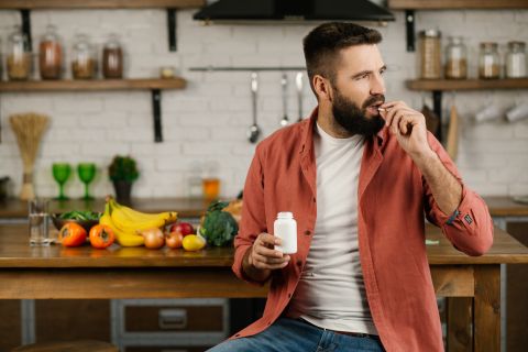 أهم الفيتامينات والمعادن للرجل وأثرها على الصحة