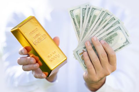 الأسواق تترقب.. الذهب يتراجع والدولار يواصل الصعود