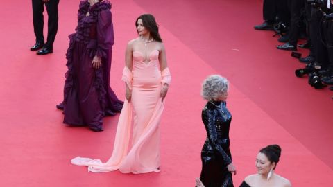 عليا بهات تتألق بإطلالة مشمشي ساحرة من تمارا رالف في مهرجان كان 2026