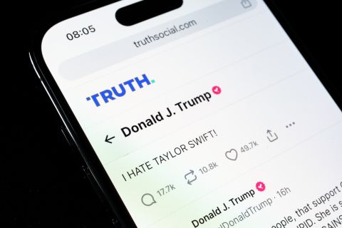 تروث سوشال تسجل خسائر بـ400 مليون دولار