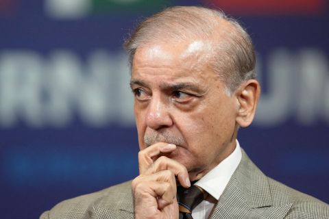 Viral video shows reaction of Pakistani PM after Iranian delegation talks withdrawal