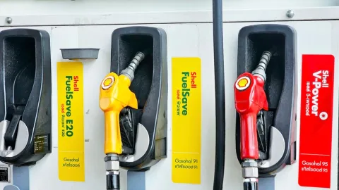 Russia suspends fuel sales to the public in occupied Crimea