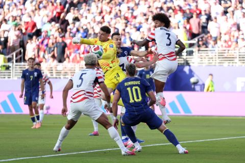 مصر في مواجهة لاعب أسترالي استثنائي... برج مراقبة يتحرك على الأرض