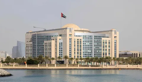 الخارجية الإماراتية تدين تعرض سفينتين لهجوم في مضيق هرمز