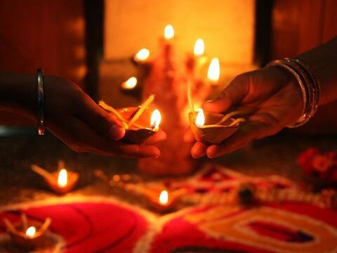 Indian Town Lights 301,152 Diwali Lamps, Gets World Record