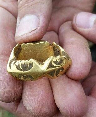 Amateur Treasure Hunter Unearths 1,800-year-Old Gold Roman Signet Ring