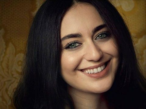 معتز العزايزة يدفع فايا يونان للبكاء.. ويغني لها 