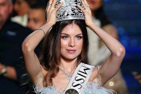 ملكة جمال لبنان مايا رعيدي ترتدي فستانًا مفتوح لأعلى الفخذ.. هل تروج للسياحة أم للعري؟