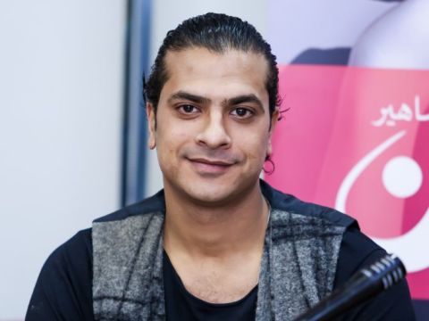 بالصور: الفنان الشاب مصطفى ابو سريع يحتفل بزفافه وسط زملائه!