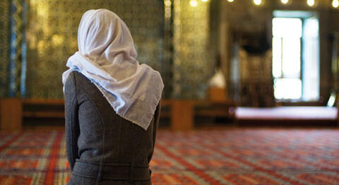 Liberal Islam or Western Influence? Female Imam Leads Prayer in Paris' First Mixed Mosque