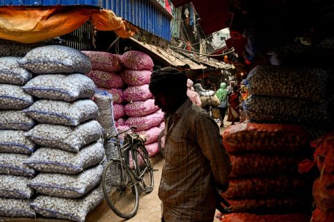 Onion export taxes to curb skyrocketing inflation in India
