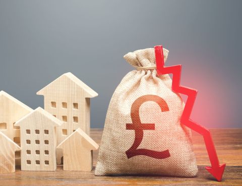 Basic UK wages at record high as unemployment rises