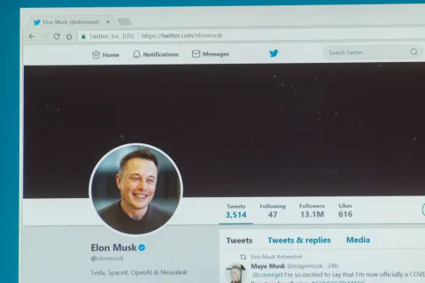 Facebook Verified Bitcoin Scammer Posing As Elon Musk