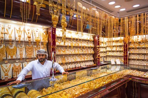 أسعار الذهب في الإمارات اليوم تنخفض