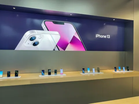 Apple Slashes iPhone 13 Output Amid Chip Crisis